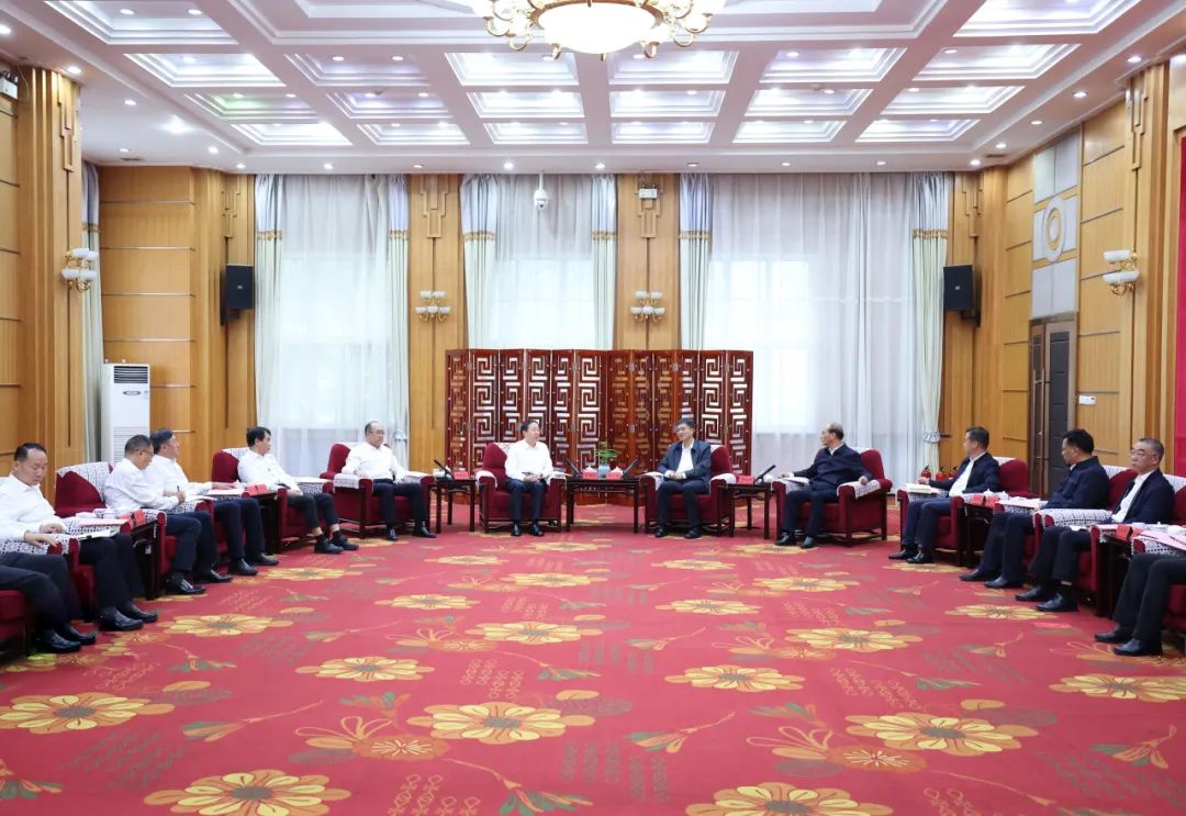 國家電網(wǎng)公司董事長、黨組書辛保安會見青海省委書記陳剛、省長吳曉軍、省政協(xié)主席公保扎西