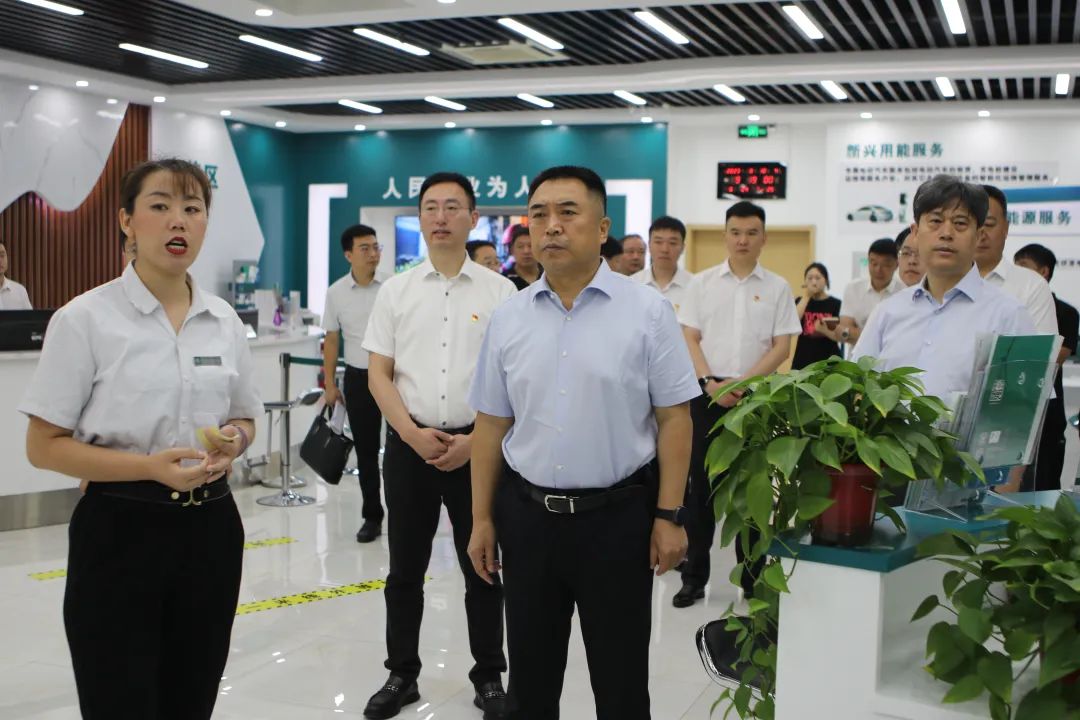 香河縣委書記梁寶杰、縣長(zhǎng)李海濱調(diào)研國(guó)網(wǎng)香河縣供電公司重點(diǎn)工作