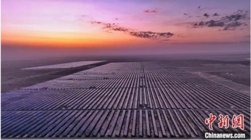 中國(guó)能建建成西北首個(gè)光、儲(chǔ)、氫、熱一體化項(xiàng)目!