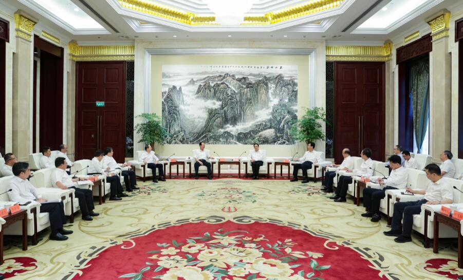 中國(guó)電建黨委書(shū)記、董事長(zhǎng)丁焰章拜會(huì)貴州省委書(shū)記徐麟、省長(zhǎng)李炳軍