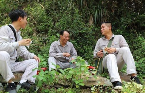 國(guó)網(wǎng)新邵縣供電公司巡線(xiàn)路上的堅(jiān)守