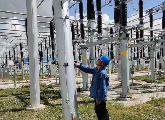 錫林郭勒超高壓運(yùn)行監(jiān)控處:精益化作業(yè) 光纜切改見真章