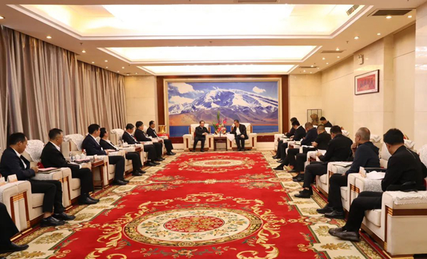 華電集團(tuán)黨組書記、董事長江毅與喀什地委副書記、行署專員艾尼瓦爾·吐爾遜舉行會談