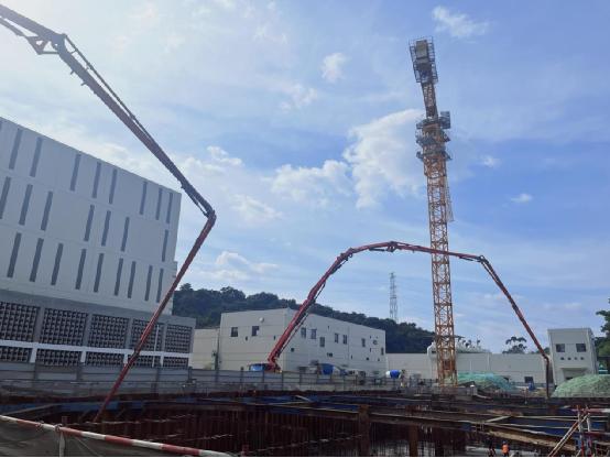 恒運9F燃機綜合辦公樓基礎筏板及承臺、坡道底板澆筑完成