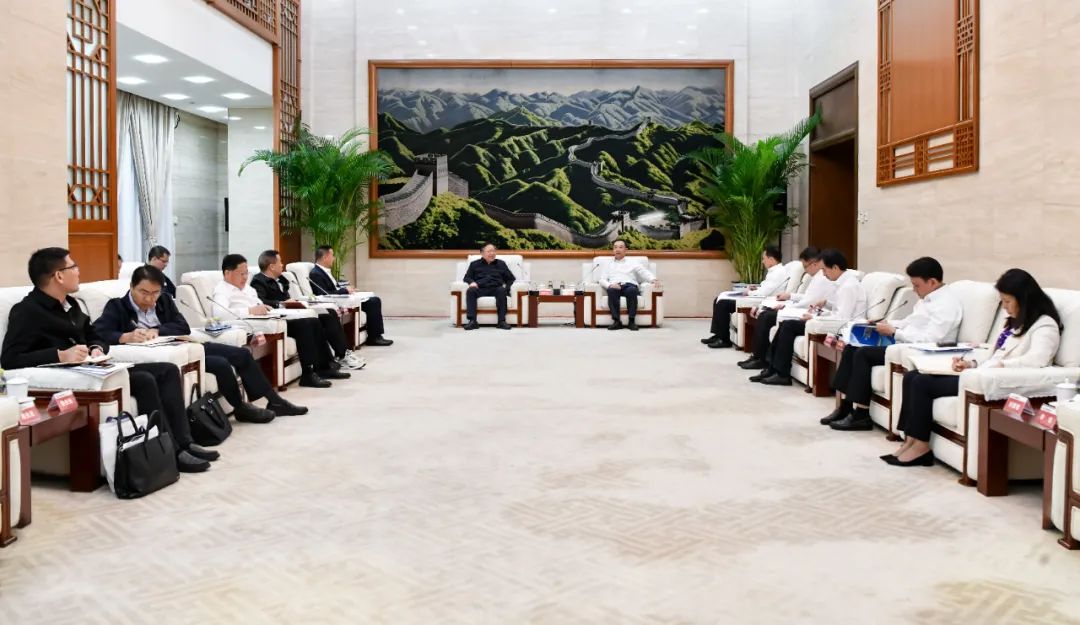 大唐集團(tuán)有限公司黨組書記、董事長鄒磊與廣西壯族自治區(qū)國資委黨委書記秦如培會談