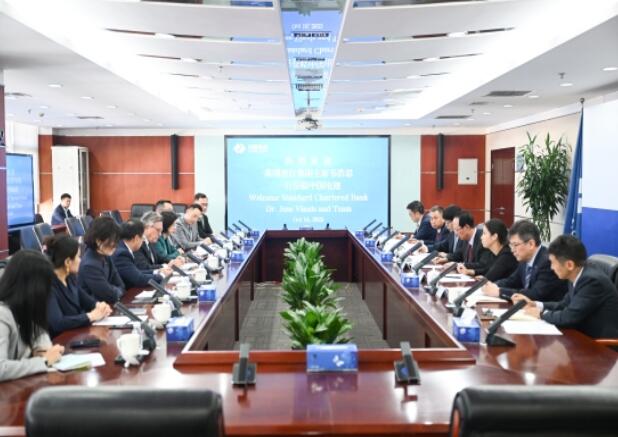 中國(guó)電建黨委書(shū)記、董事長(zhǎng)丁焰章會(huì)見(jiàn)渣打集團(tuán)主席韋浩思