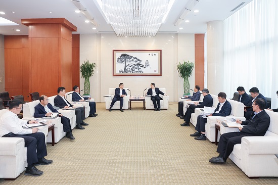 華能集團(tuán)黨組書(shū)記、董事長(zhǎng)溫樞剛會(huì)見(jiàn)山東能源集團(tuán)董事長(zhǎng)李偉