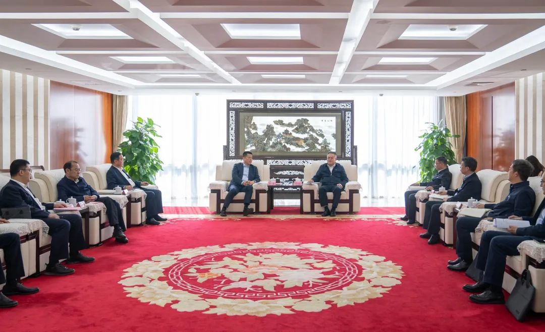 華電集團(tuán)黨組副書記、總經(jīng)理葉向東與山東能源黨委書記、董事長李偉舉行會談