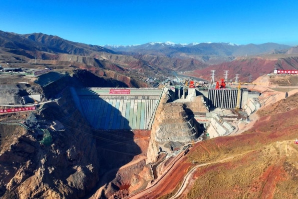 國(guó)家重點(diǎn)能源項(xiàng)目青?，敔枔跛娬鞠麻l蓄水