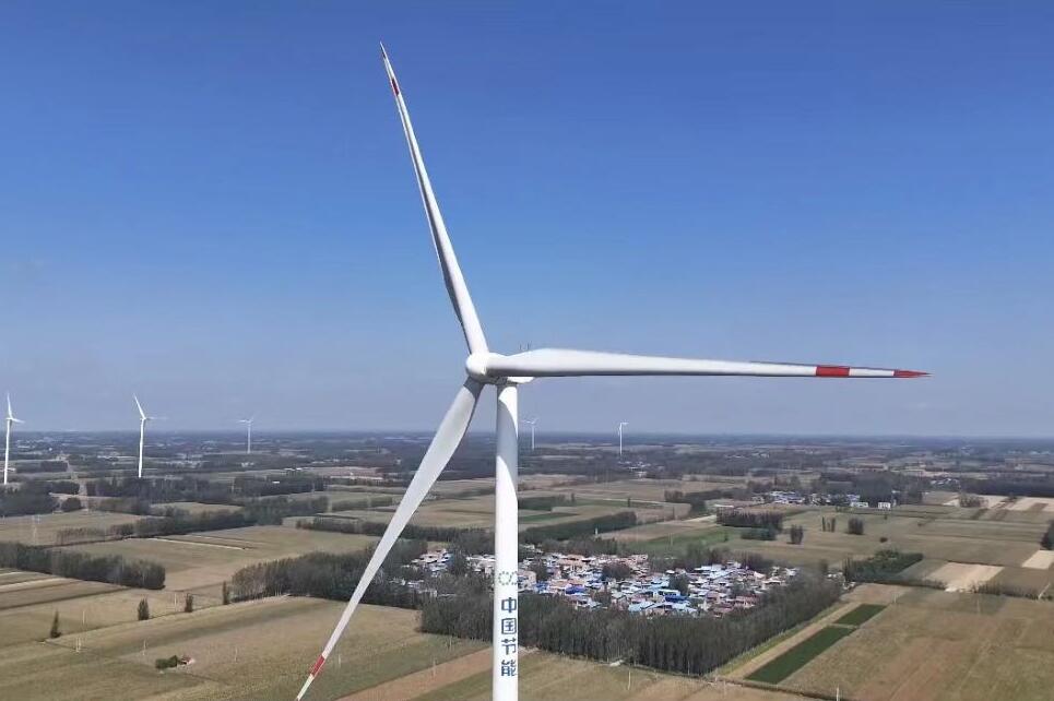 中國節(jié)能以“風(fēng)電+清潔供暖” 守護千家萬戶“光與暖”  　　文章來源：中國節(jié)能環(huán)保集團有限公司　　發(fā)布時間：2023-11-23  　　從中國節(jié)能獲悉，2023至2024年度冬季采暖季期間，中國節(jié)能所