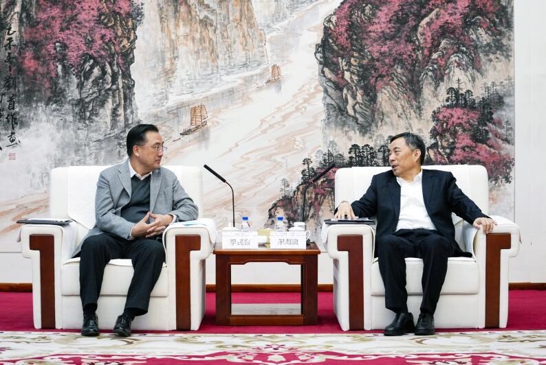 中國(guó)能建黨委書記、董事長(zhǎng)宋海良與華夏銀行黨委書記、董事長(zhǎng)李民吉會(huì)談