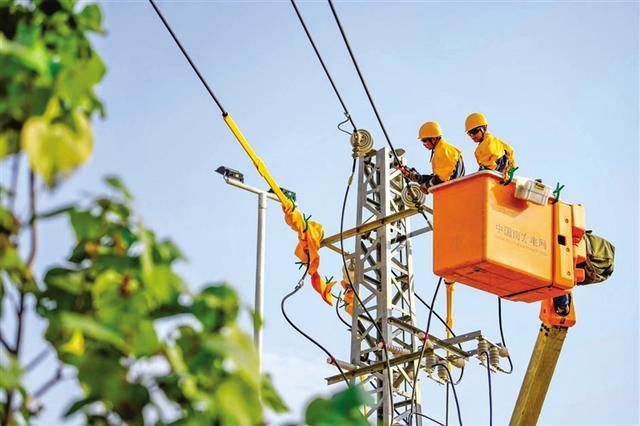 海南電網(wǎng)公司持續(xù)優(yōu)化用電營商環(huán)境，提升供電服務(wù)水平