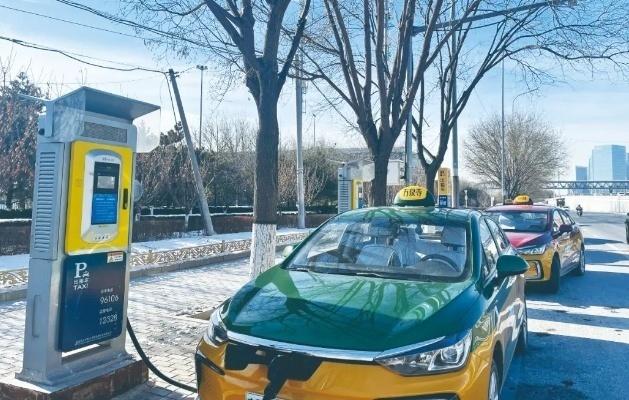一天去四趟換電站，新能源出租車“不抗凍”怎么開