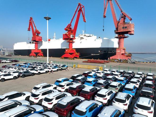 中國不僅電動汽車在世界火了，就連汽車運輸船也跟著圈粉