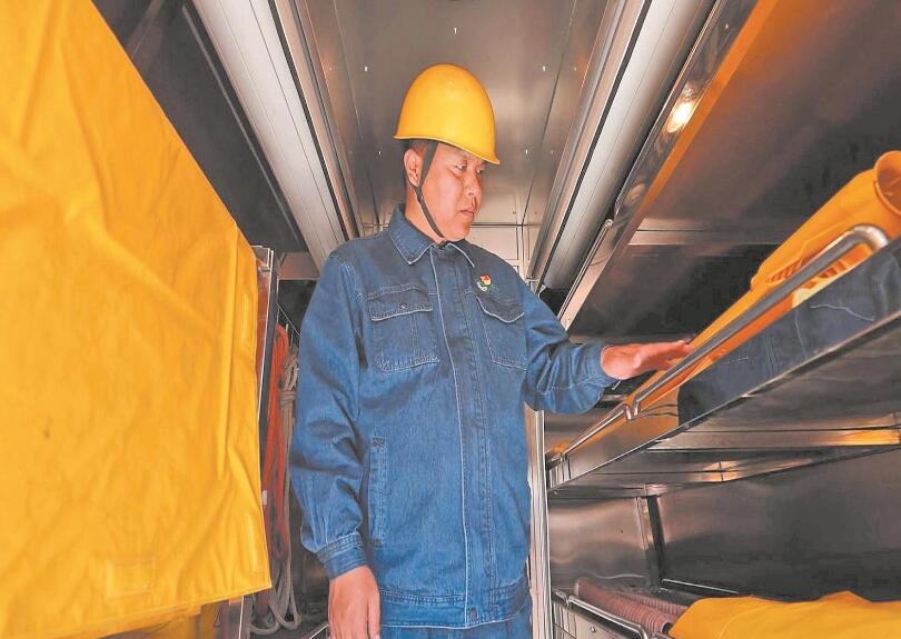 【國網(wǎng)特等勞?！繌垊P：潛心鉆研強本領(lǐng) 精益求精鑄匠心