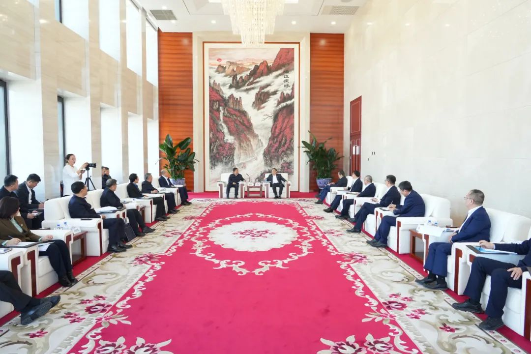 中國(guó)能建黨委書記、董事長(zhǎng)宋海良與吉林省副省長(zhǎng)李國(guó)強(qiáng)會(huì)談