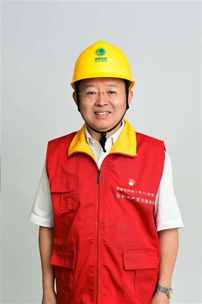 全國人大代表、國網(wǎng)浙江慈溪市供電公司客服中心社區(qū)經(jīng)理錢海軍——讓訴訟服務(wù)之光照亮千家萬戶