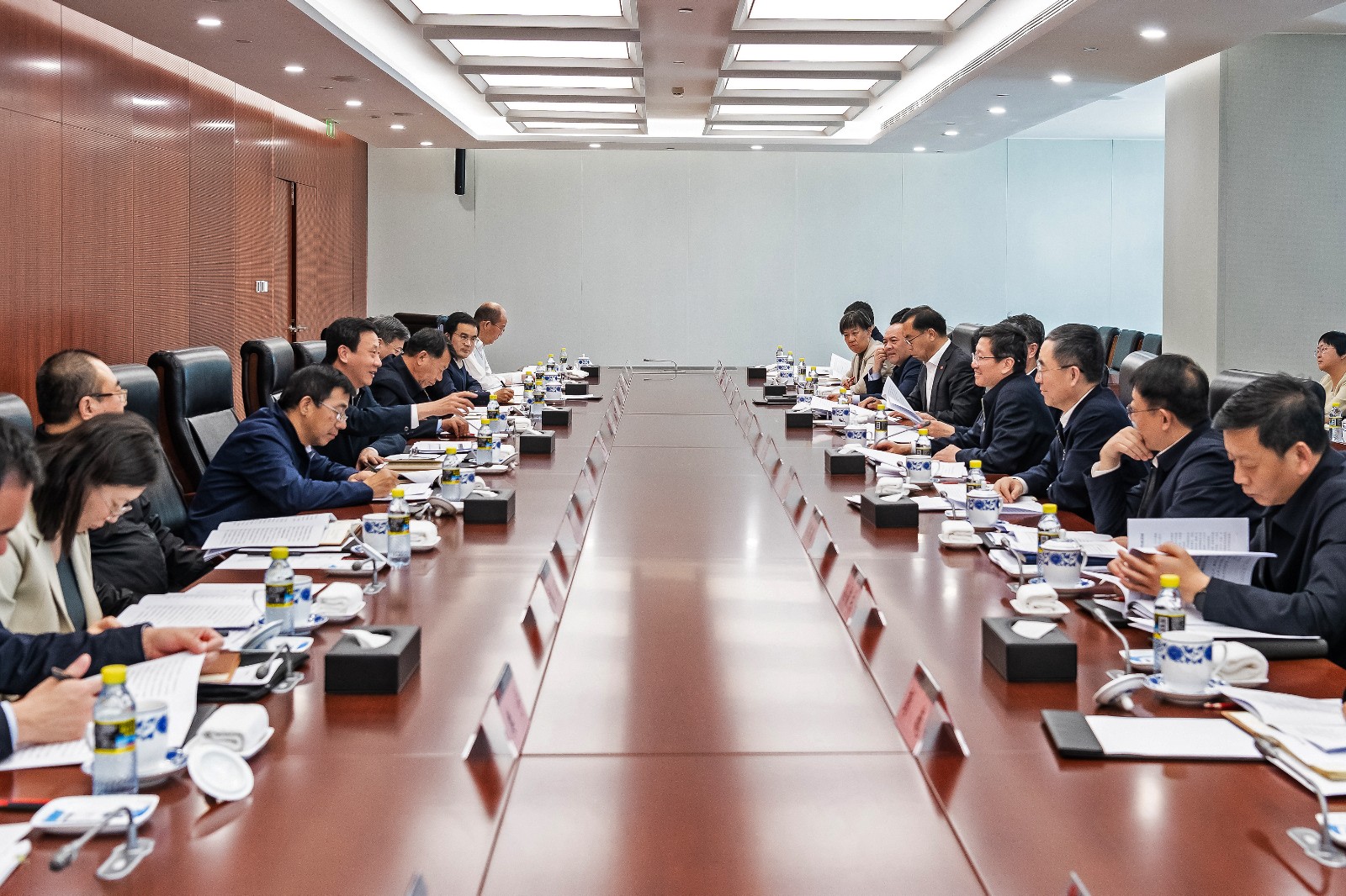 國家能源局黨組成員、副局長任京東一行到國家能源集團(tuán)調(diào)研