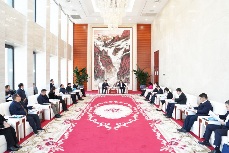 中國能建黨委書記、董事長宋海良與北京市朝陽區(qū)區(qū)長吳小杰會談