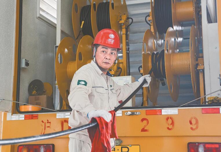 【國網(wǎng)楷?！垮X忠：匠心筑夢(mèng) 向光而行