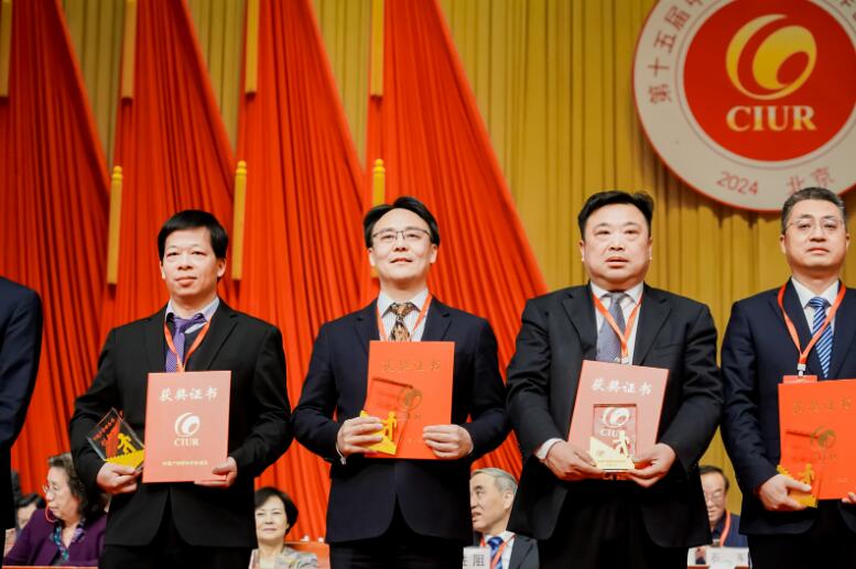 中國(guó)能建綠色建材公司黨委書記、董事長(zhǎng)，綠色先進(jìn)材料研究院院長(zhǎng)蔣洋榮獲“2023年中國(guó)產(chǎn)學(xué)研合作創(chuàng)新獎(jiǎng)”