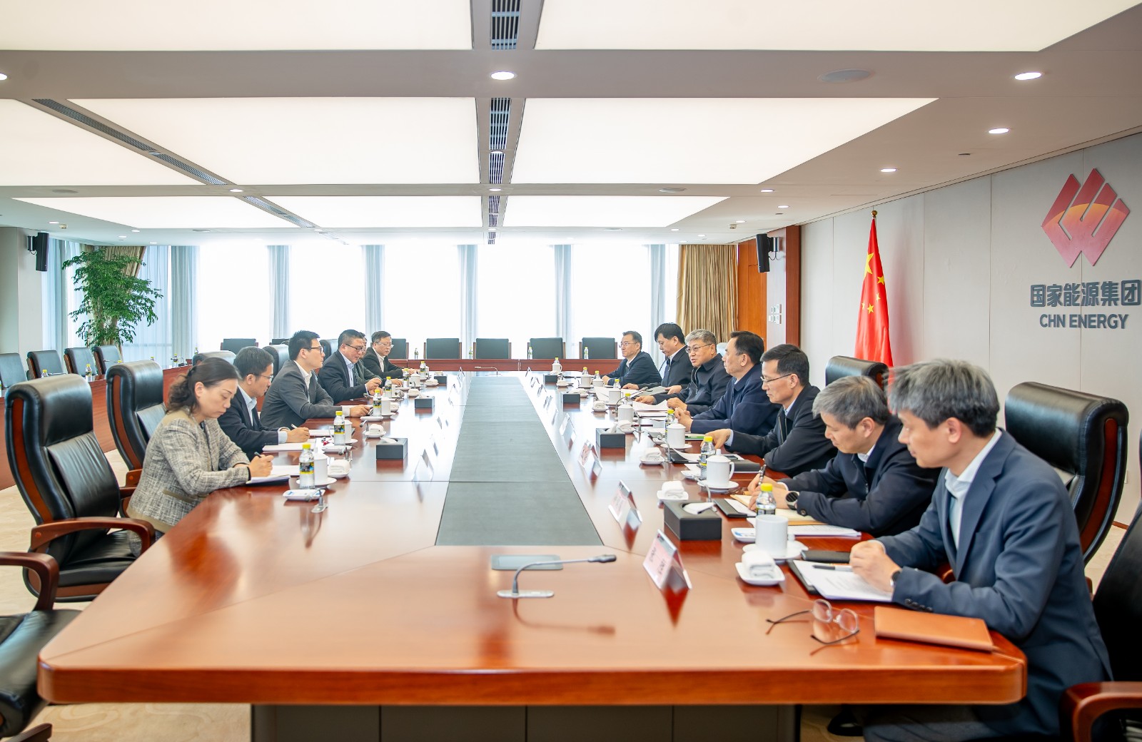 國家能源集團(tuán)黨組書記、董事長劉國躍會見上海電氣集團(tuán)黨委書記、董事長吳磊