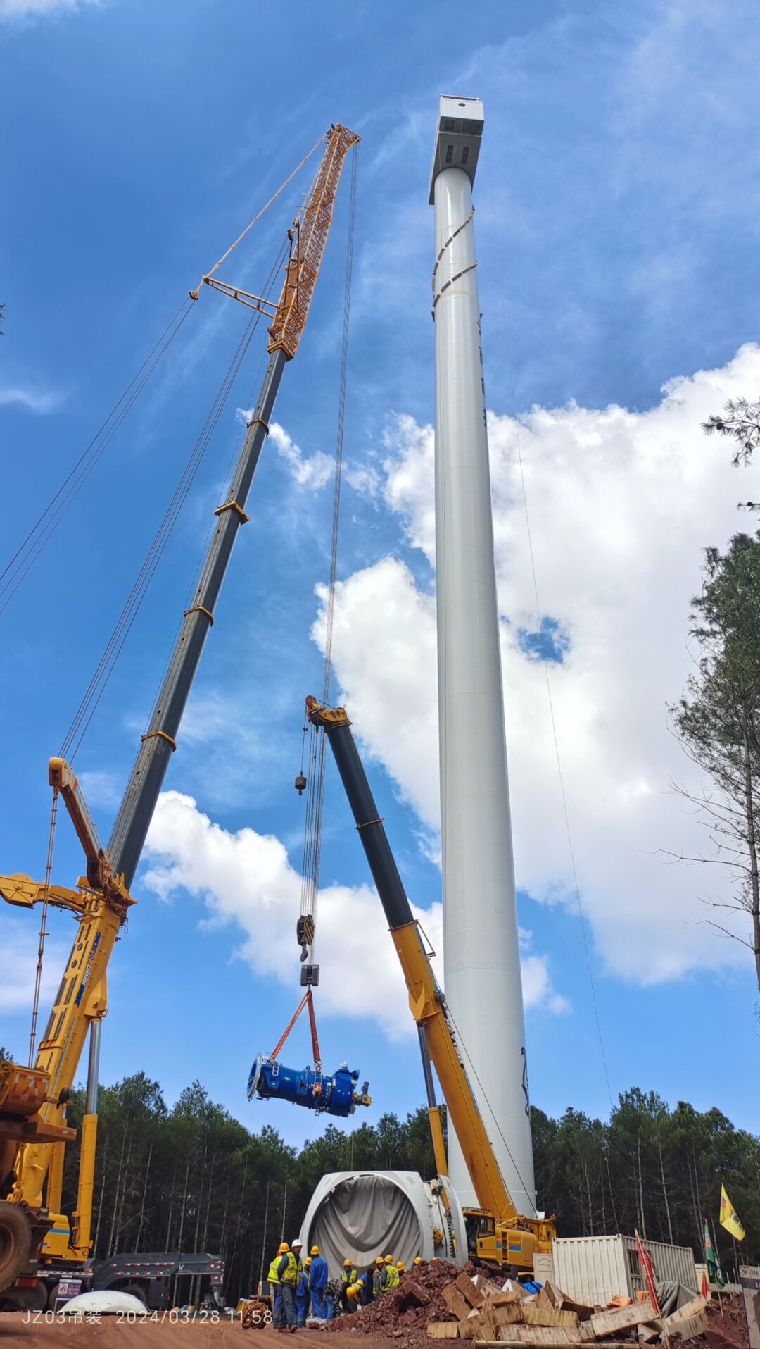 會澤縣金鐘一期風(fēng)電項目(北片區(qū)) 塔筒順利吊裝完成