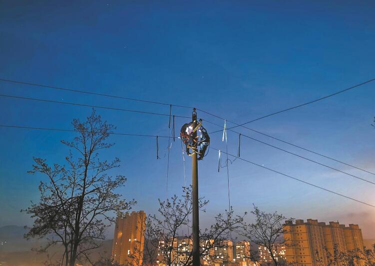 甘肅隴南、天水受強(qiáng)對(duì)流天氣影響線路全部恢復(fù)運(yùn)行