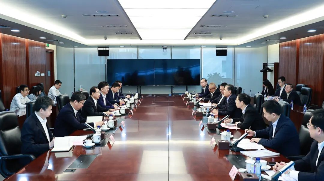 華電集團黨組書記、董事長江毅與中國太平保險集團黨委書記、董事長王思東舉行會談