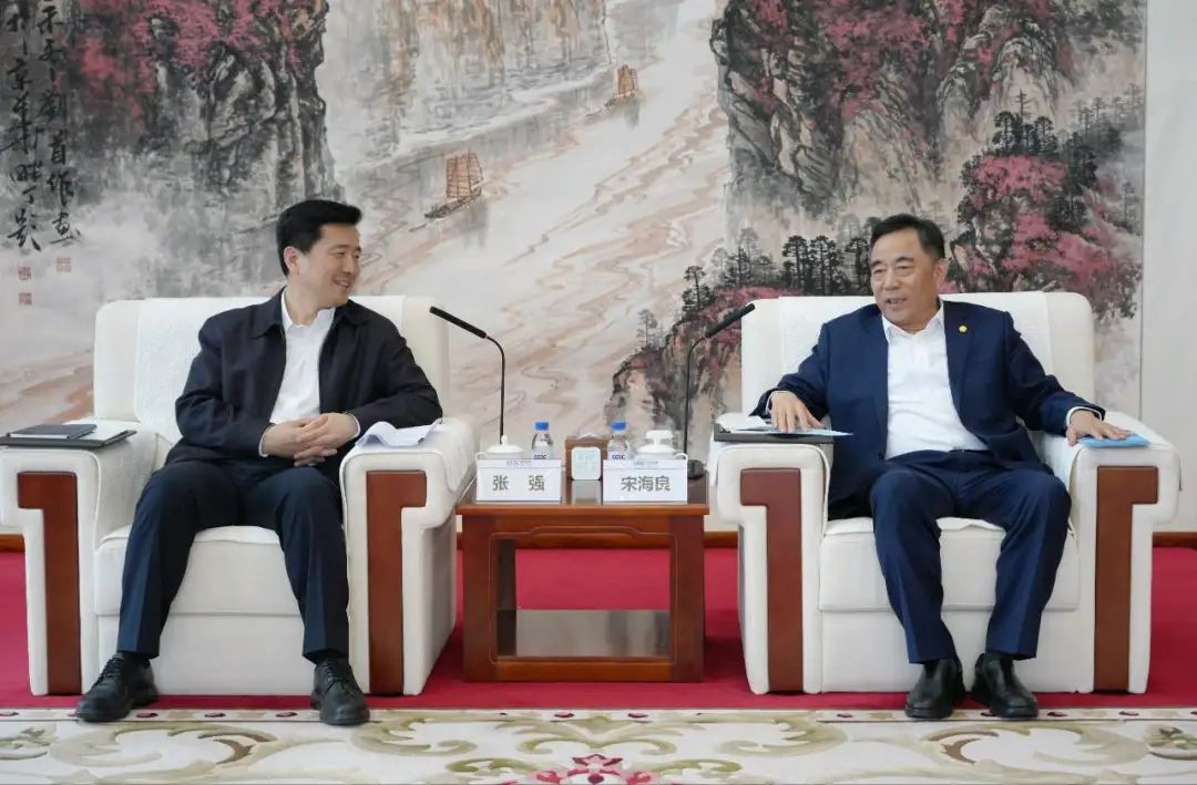 中國能建黨委書記、董事長宋海良與北京經開區(qū)工委書記張強會談