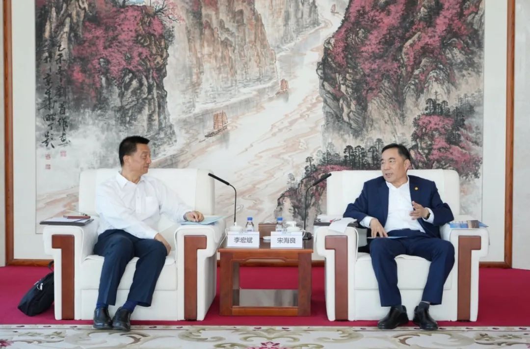 中國(guó)能建黨委書記、董事長(zhǎng)宋海良與新疆住建廳黨組書記、副廳長(zhǎng)李宏斌會(huì)談