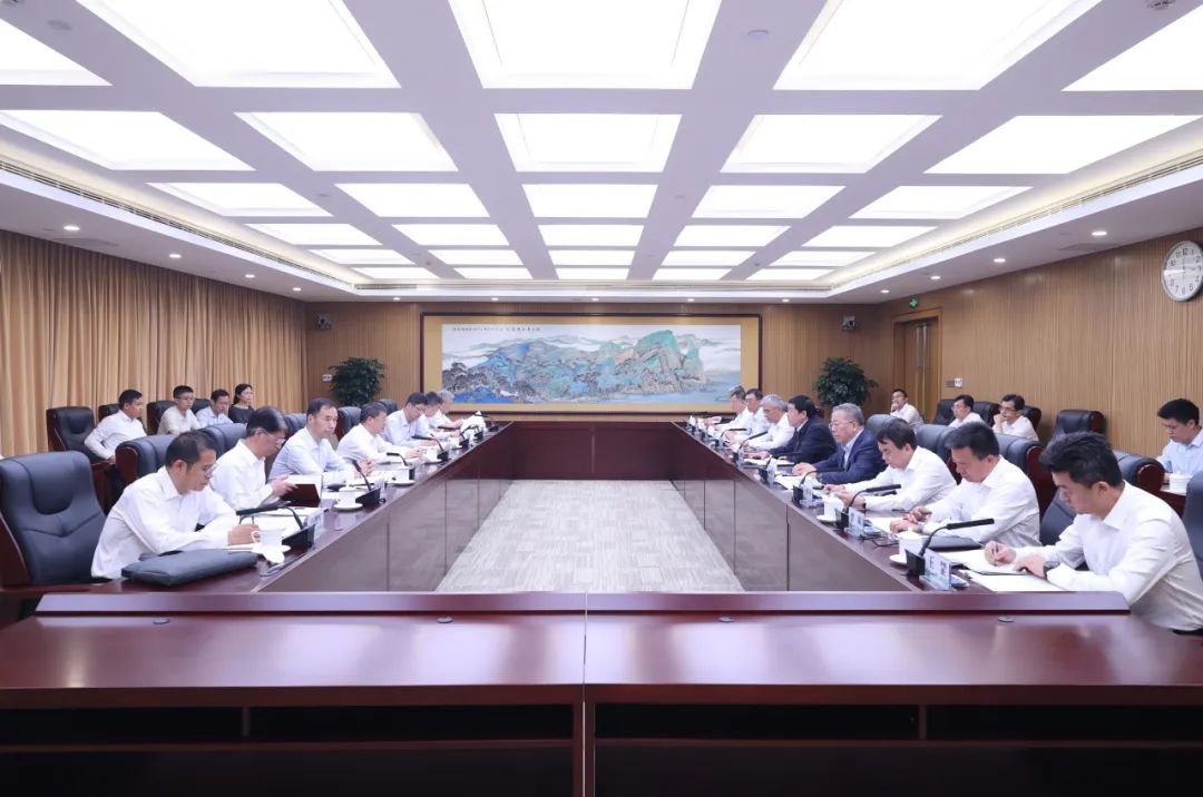 國家能源局黨組書記、局長章建華赴國家電網(wǎng)公司調(diào)研迎峰度夏電力保供工作