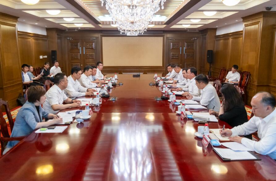 大唐集團(tuán)總經(jīng)理、黨組副書記張傳江與阜新市委書記胡濤、市長周鵬舉會(huì)談