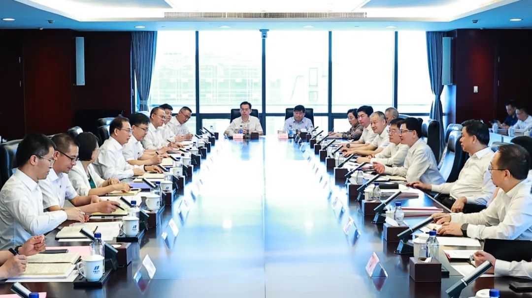 華電集團(tuán)黨組書記、董事長(zhǎng)江毅與廣西壯族自治區(qū)主席藍(lán)天立會(huì)談