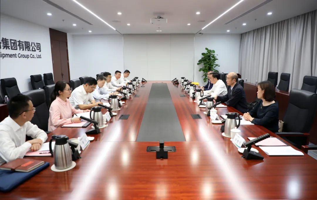 中國(guó)電氣裝備黨委副書記、總經(jīng)理周群會(huì)見(jiàn)上海市經(jīng)信委副主任湯文侃