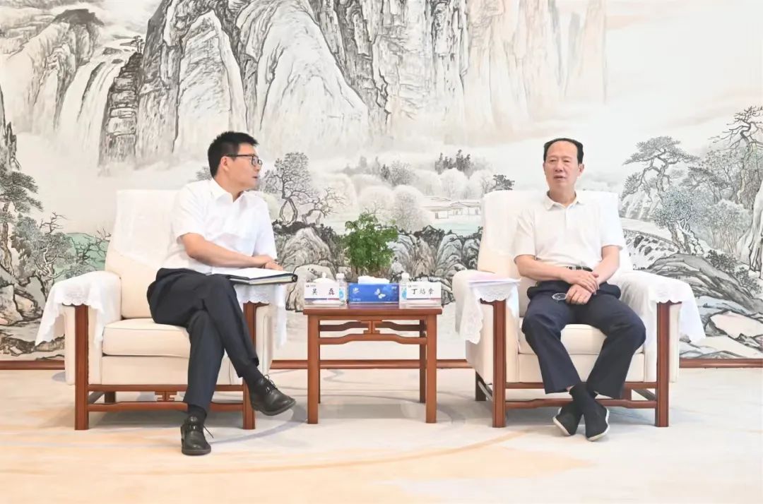 中國電建黨委書記、董事長丁焰章與上海電氣集團黨委書記、董事長吳磊會談