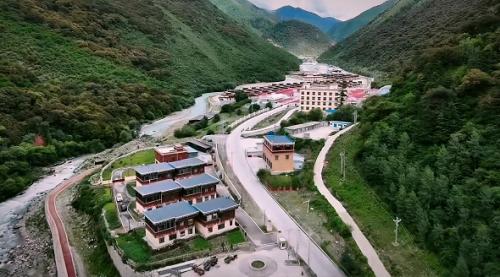 培育壯大清潔能源產(chǎn)業(yè)，推動(dòng)白玉綠色低碳高質(zhì)量發(fā)展