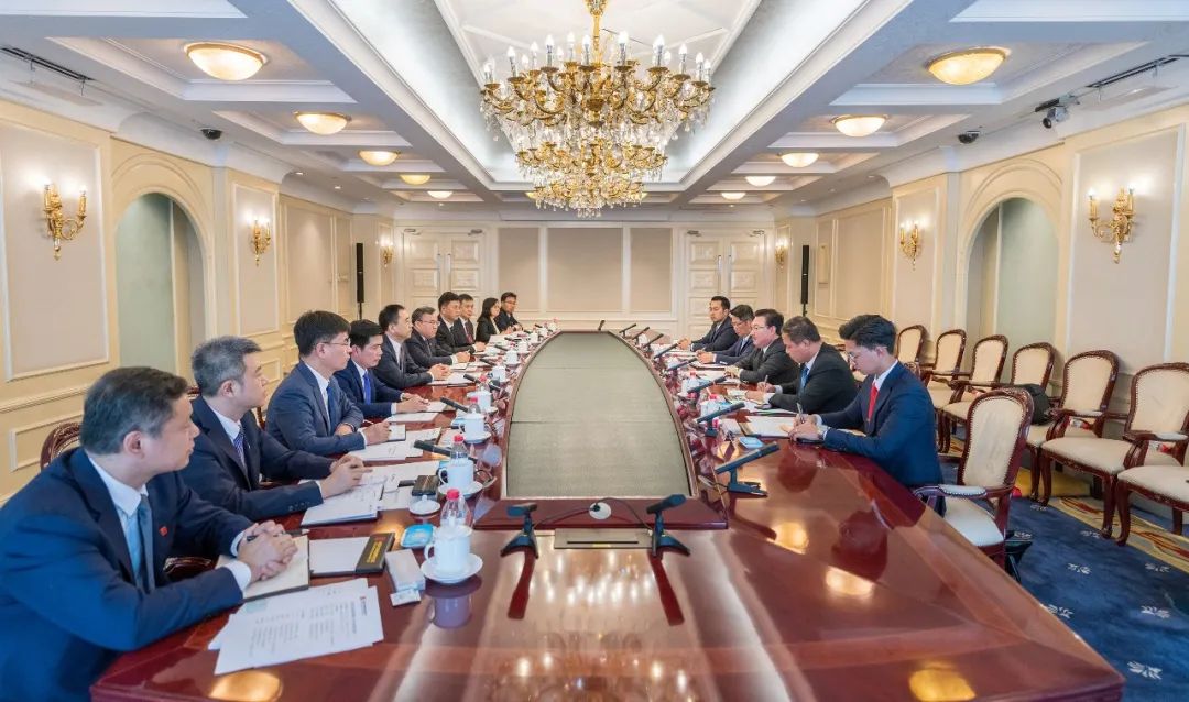 大唐集團(tuán)黨組書(shū)記、董事長(zhǎng)鄒磊與老撾總理府辦公廳部長(zhǎng)、總理首席顧問(wèn)西納萬(wàn)·蘇發(fā)努馮會(huì)談