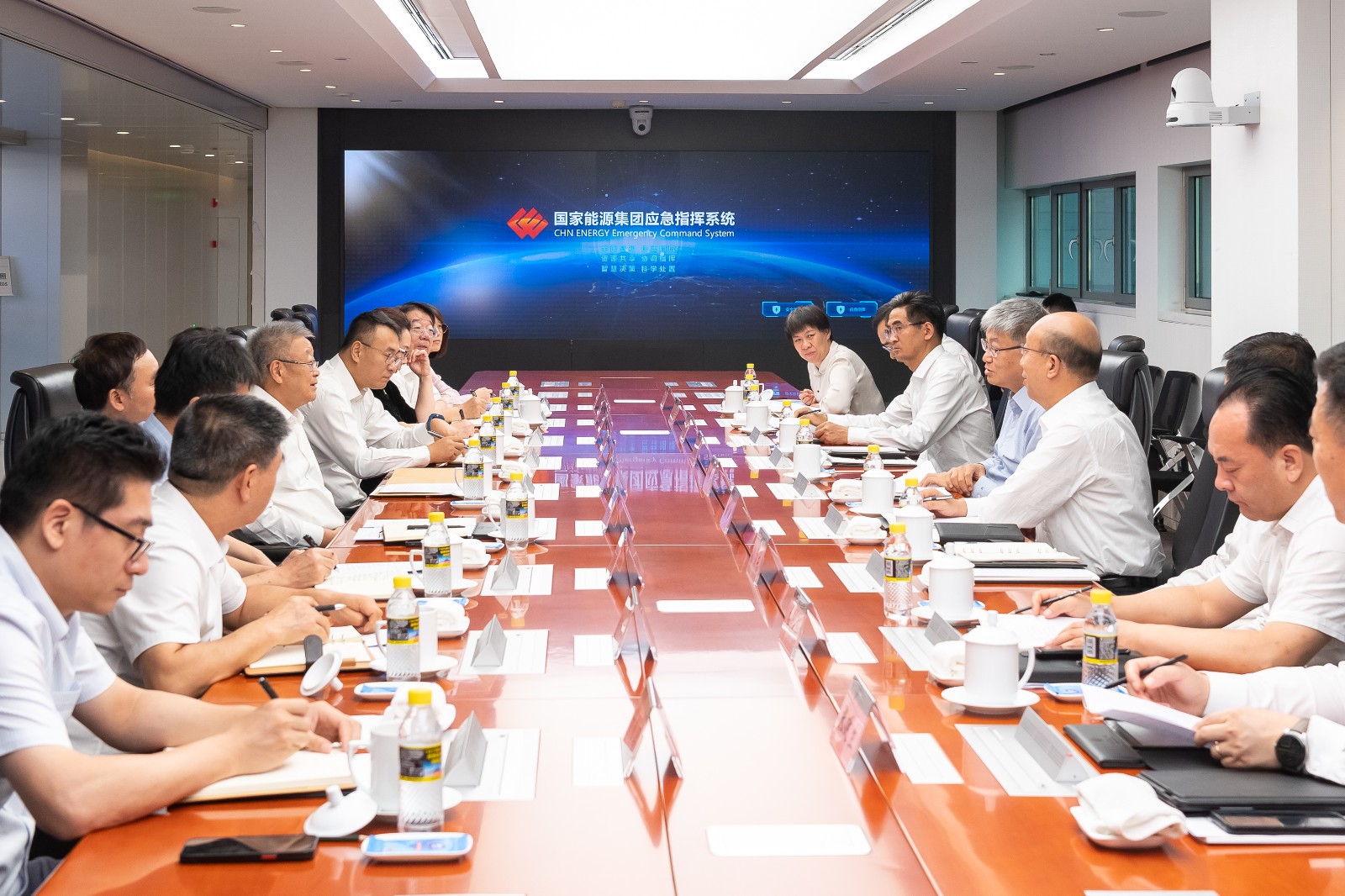 國家能源集團黨組書記劉國躍與中國冶金地質(zhì)總局黨委書記牛建華舉行工作會談