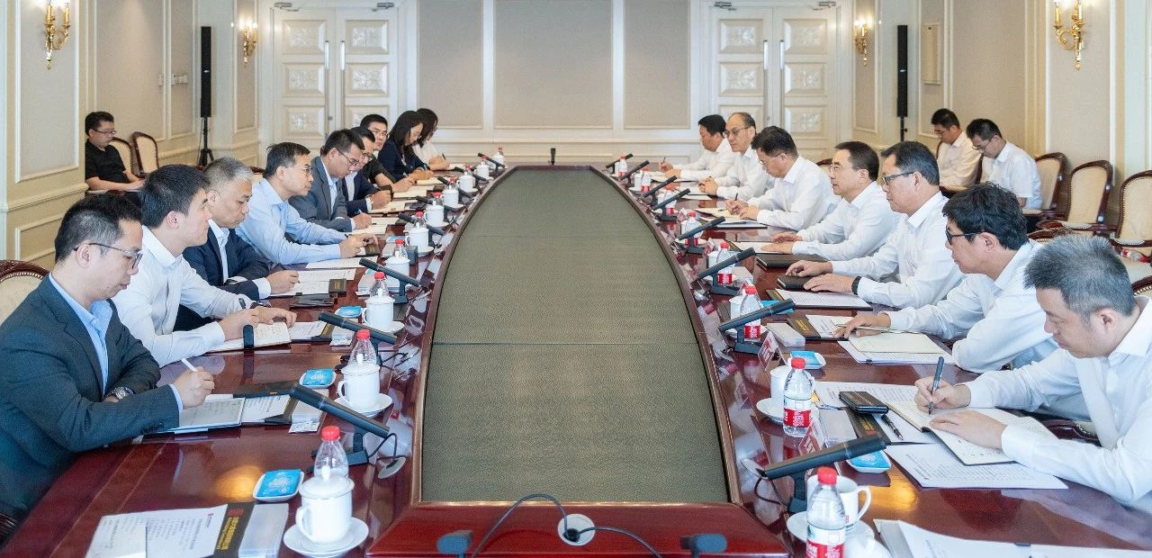 大唐集團黨組書記、董事長鄒磊與遠景科技集團董事長張雷會談