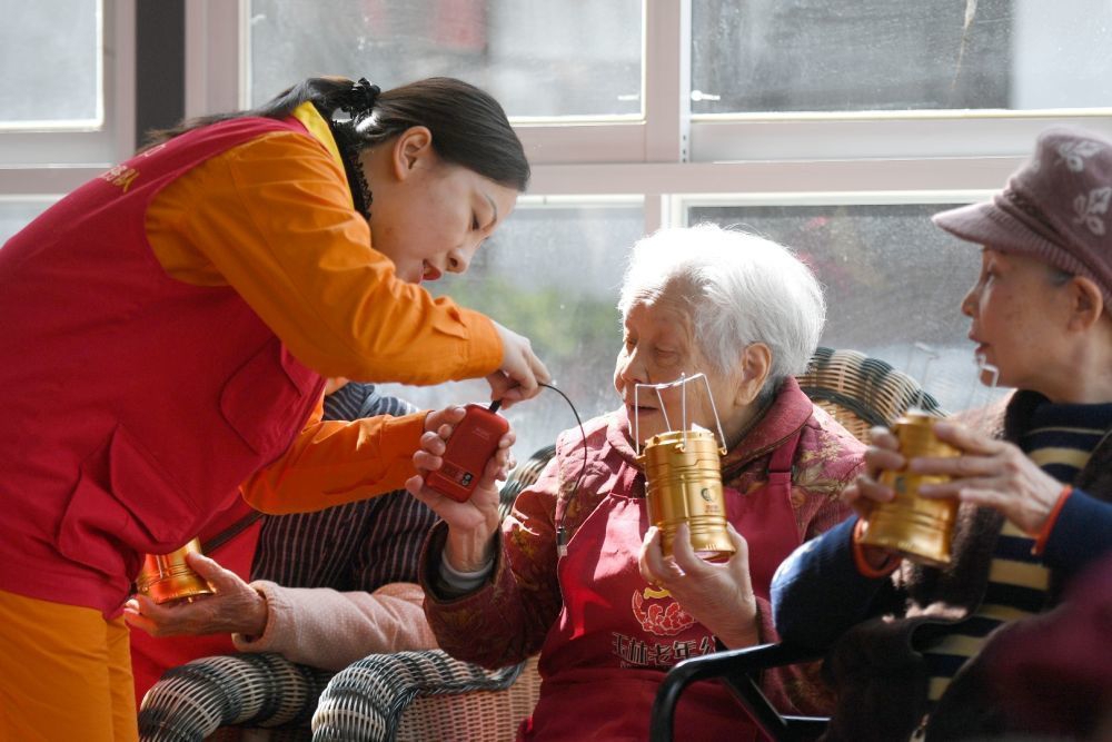 點(diǎn)亮燈 散發(fā)光 燃燒火——記“時(shí)代楷?！眹译娋W(wǎng)四川電力成都高新連心橋共產(chǎn)黨員服務(wù)隊(duì)