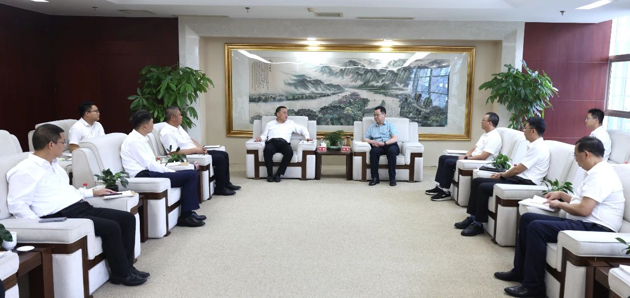 大唐四川公司黨委書記、董事長梁華與中建八局西南分公司黨委書記、董事長李彪會談