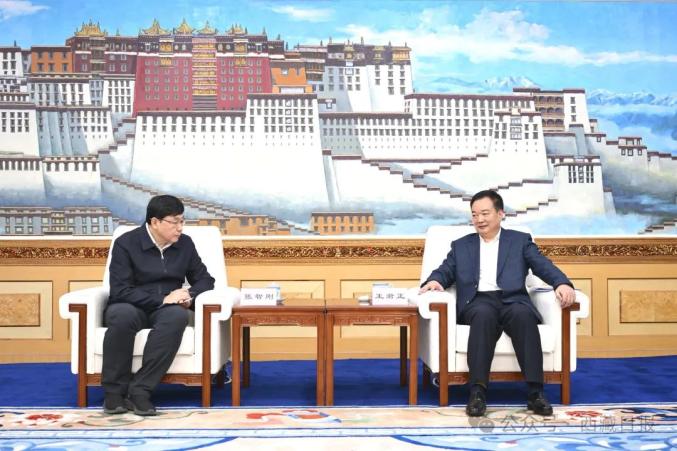 西藏自治區(qū)黨委書(shū)記王君正與國(guó)家電網(wǎng)公司董事長(zhǎng)、黨組書(shū)記張智剛座談