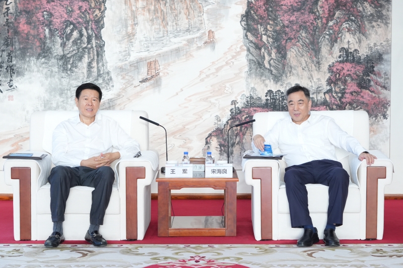 中國能建黨委書記、董事長宋海良與第十四屆全國政協(xié)常委、中國稅務(wù)學(xué)會(huì)會(huì)長王軍會(huì)談