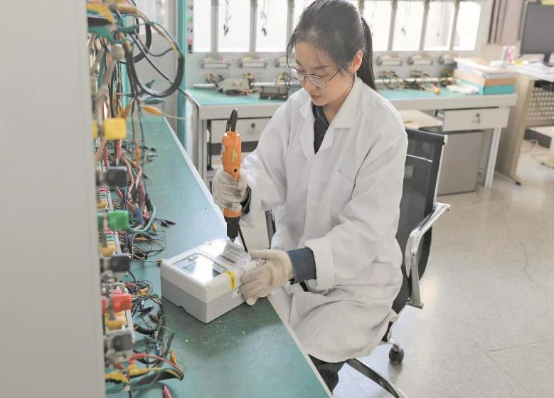 謝超：十年如一日，專和電能表“較真”