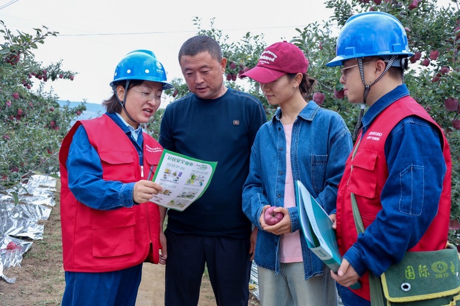 “紅褂子”服務(wù)紅蘋果，電力服務(wù)“滿格貼心”