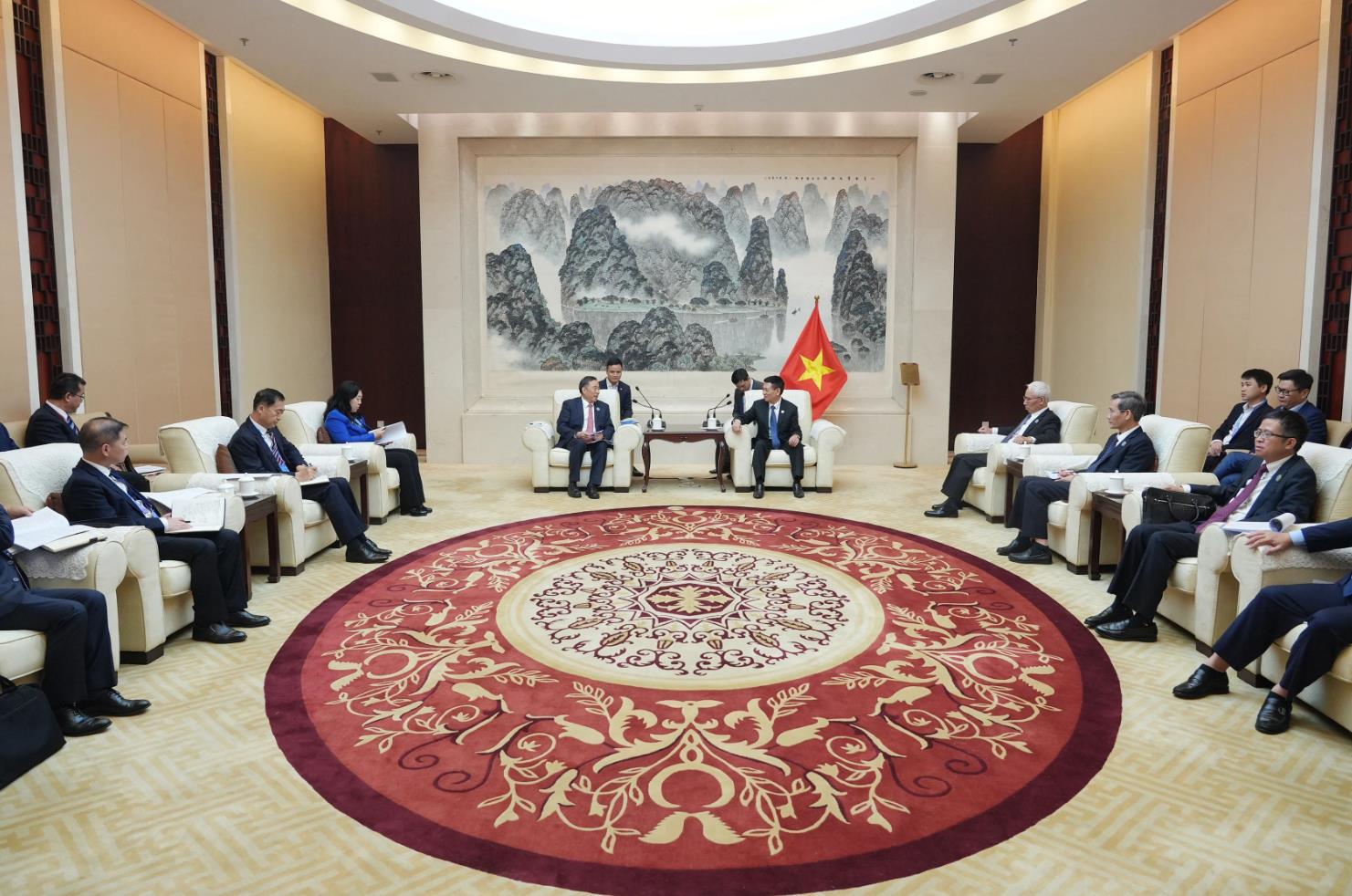 中國能建黨委書記、董事長宋海良拜會越南副總理兼財(cái)政部部長胡德福