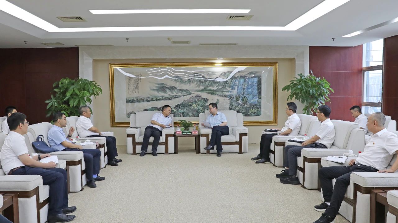 大唐四川公司黨委書記、董事長梁華與水電十局黨委書記、董事長范開平會(huì)談