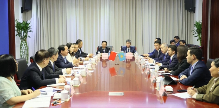 金壯龍會見哈薩克斯坦數(shù)字發(fā)展、創(chuàng)新和航空航天工業(yè)部部長扎斯蘭·馬季耶夫