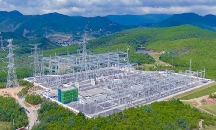 云南首個(gè)500千伏調(diào)控一體化變電站投運(yùn)